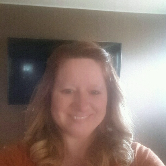 Meet your Posher, Jennifer - Picture 1 of 1